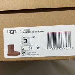 UGG 3 Kids Classic II Sparkle Leopard Boots in ugg tan with gold accents euc